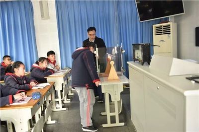 重視物理實(shí)驗(yàn)凸顯科學(xué)思維——南京市初中物理主題教研活動(dòng)在旭東中學(xué)舉行